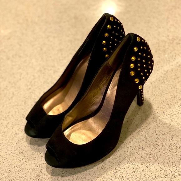 Black & Sexy Riveted Peep Toe Pumps - Picture 2 of 16